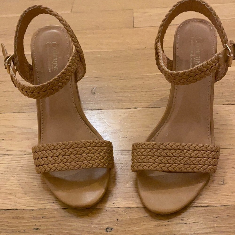 Cute trendy beige heeled shoes